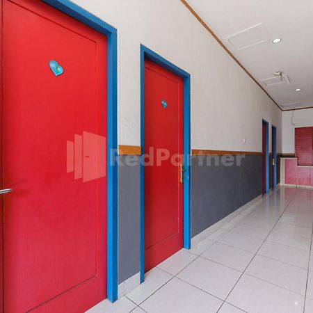 Ian Hotel Jaksa Mitra Reddoorz Jakarta Exterior foto