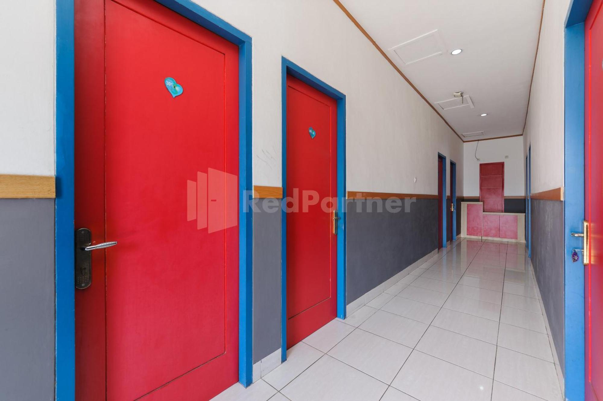 Ian Hotel Jaksa Mitra Reddoorz Jakarta Exterior foto