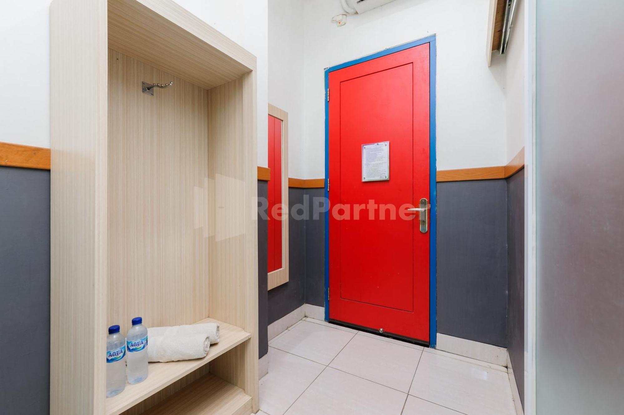 Ian Hotel Jaksa Mitra Reddoorz Jakarta Exterior foto